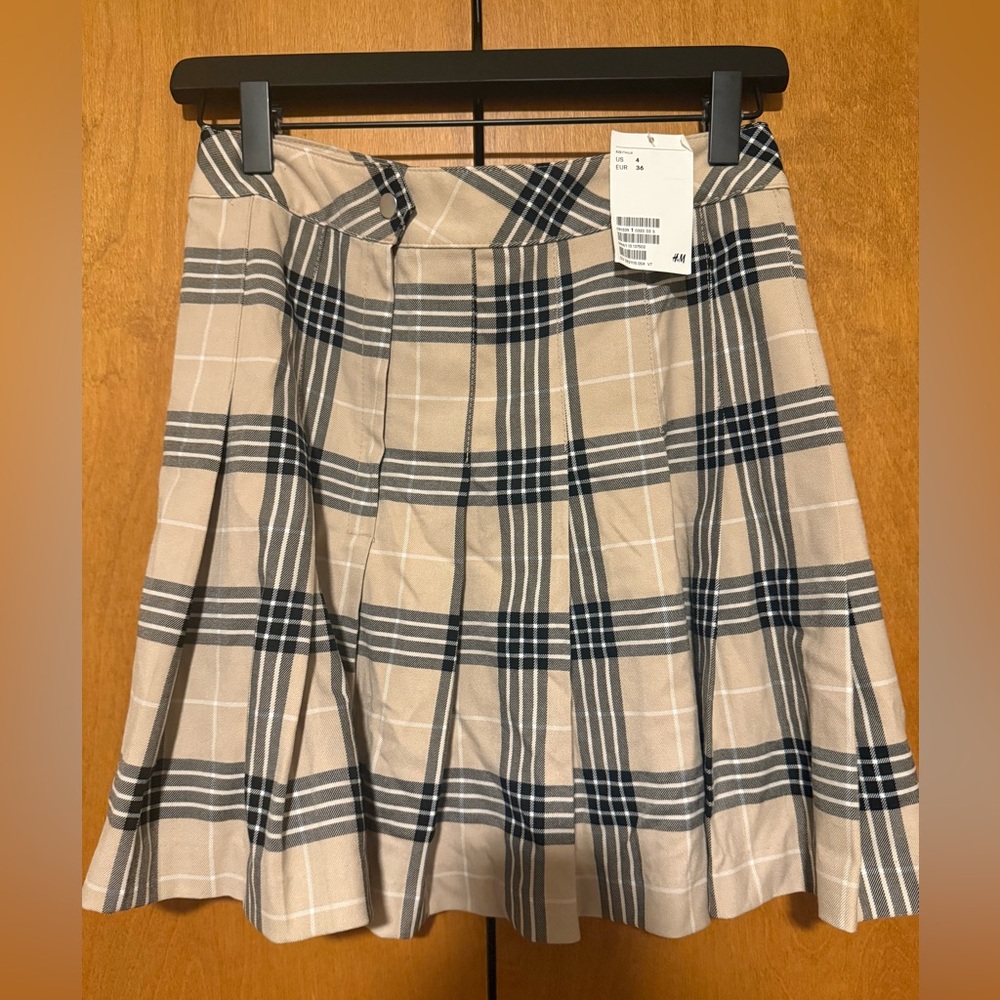 H&M Beige and Navy Plaid Pleated Skater Skirt